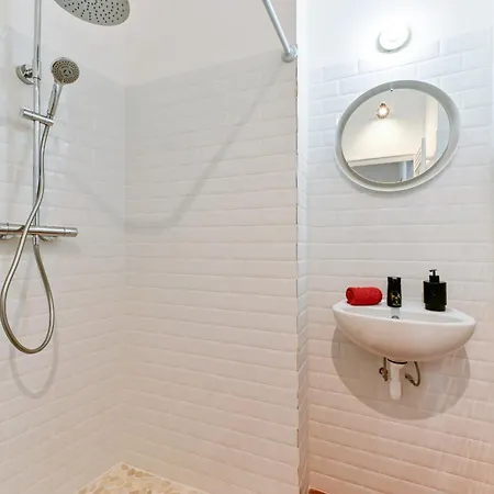 Flora - Hypercentral Trip Cozy - By Tgb Ajaccio (Corsica)