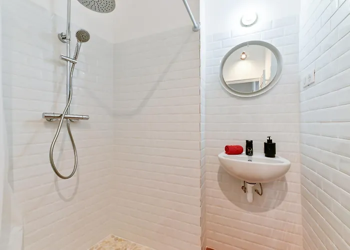 Flora - Hypercentral Trip Cozy - By Tgb Ajaccio (Corsica)